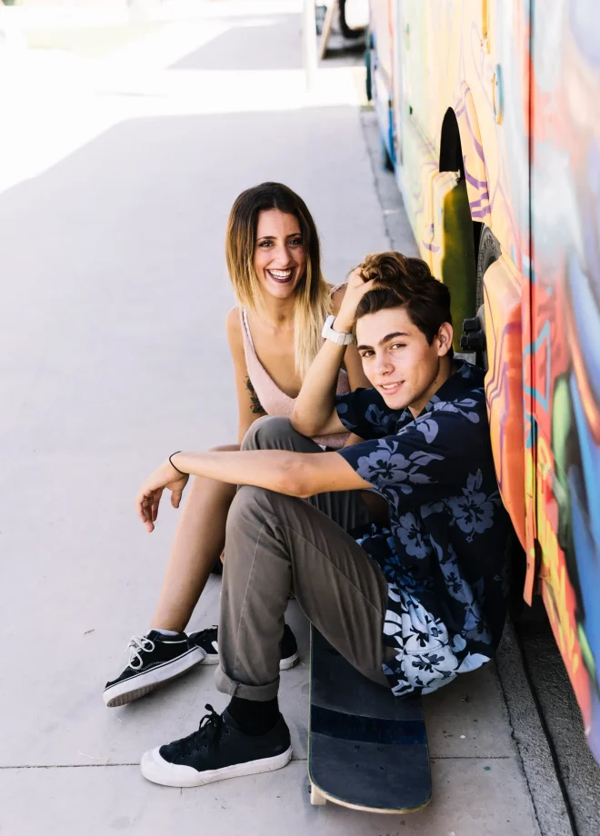escena-urbana-pareja-skater